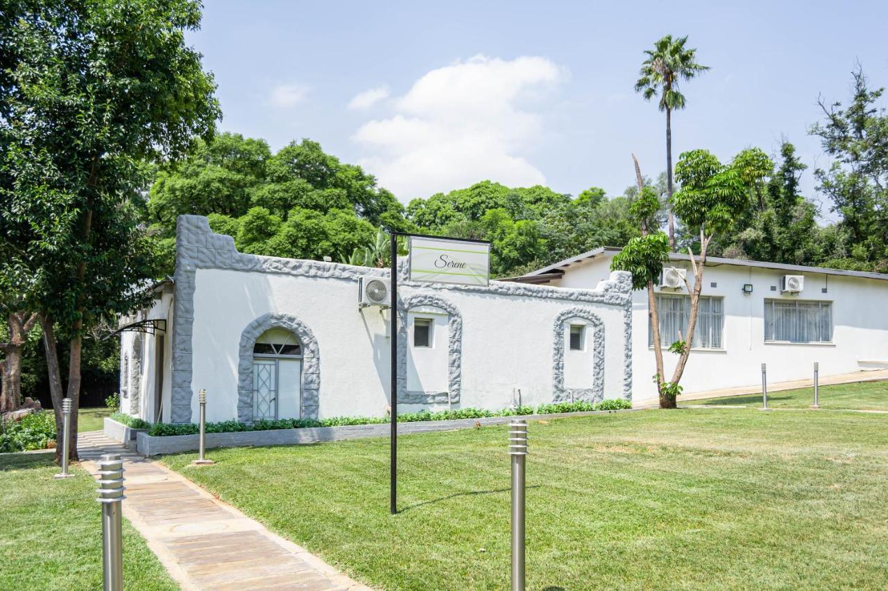 Graceland Conference And Lifestyle Centre Akasia Exterior photo